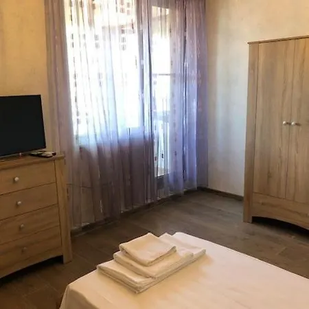 Freedom 2 Apartament *